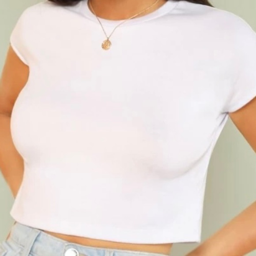 White cropped tee